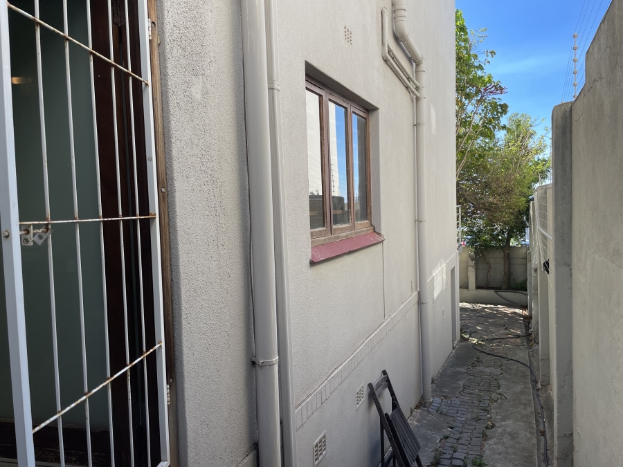 To Let 3 Bedroom Property for Rent in Vredehoek Western Cape
